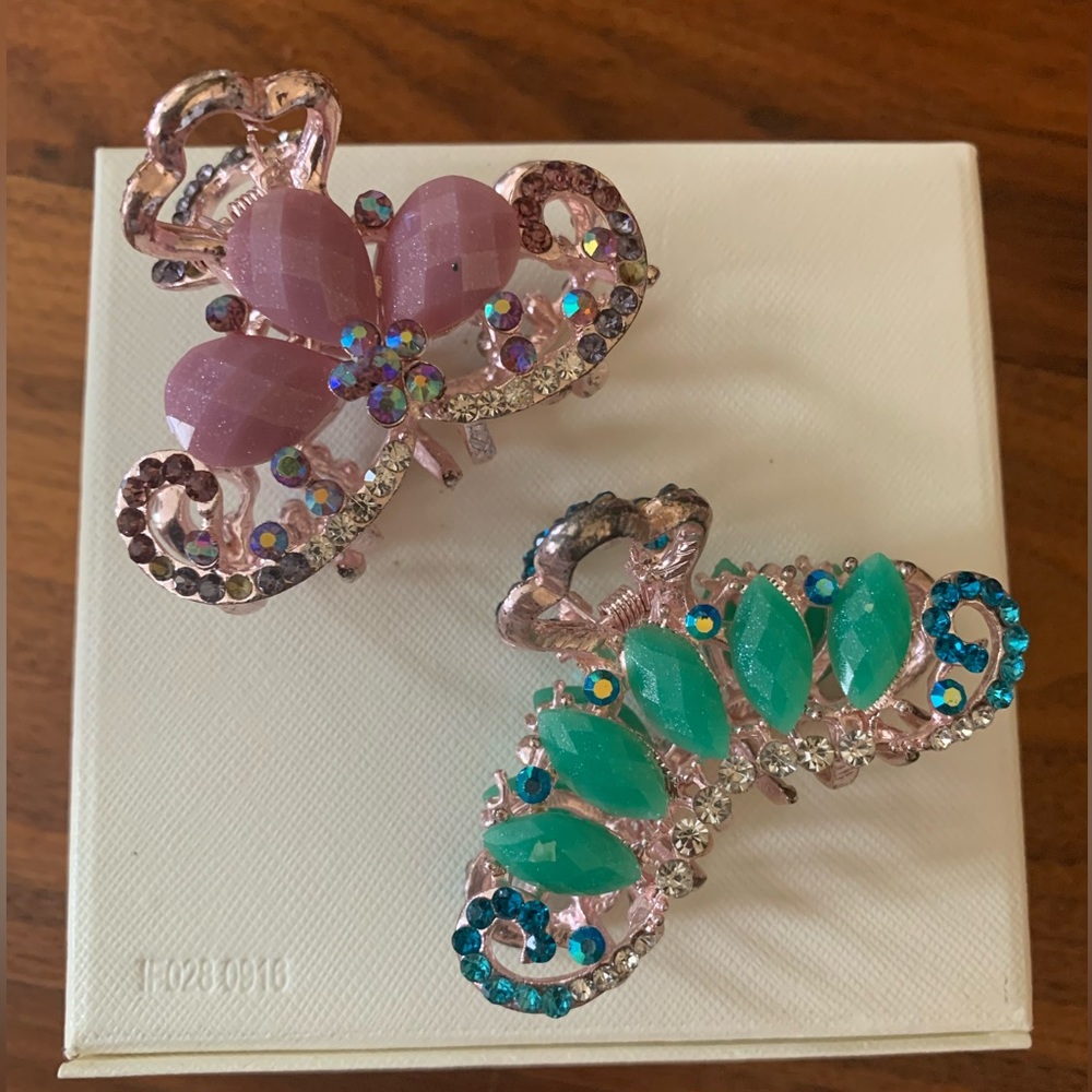 Super cute elegant purple and turquoise hair clips!